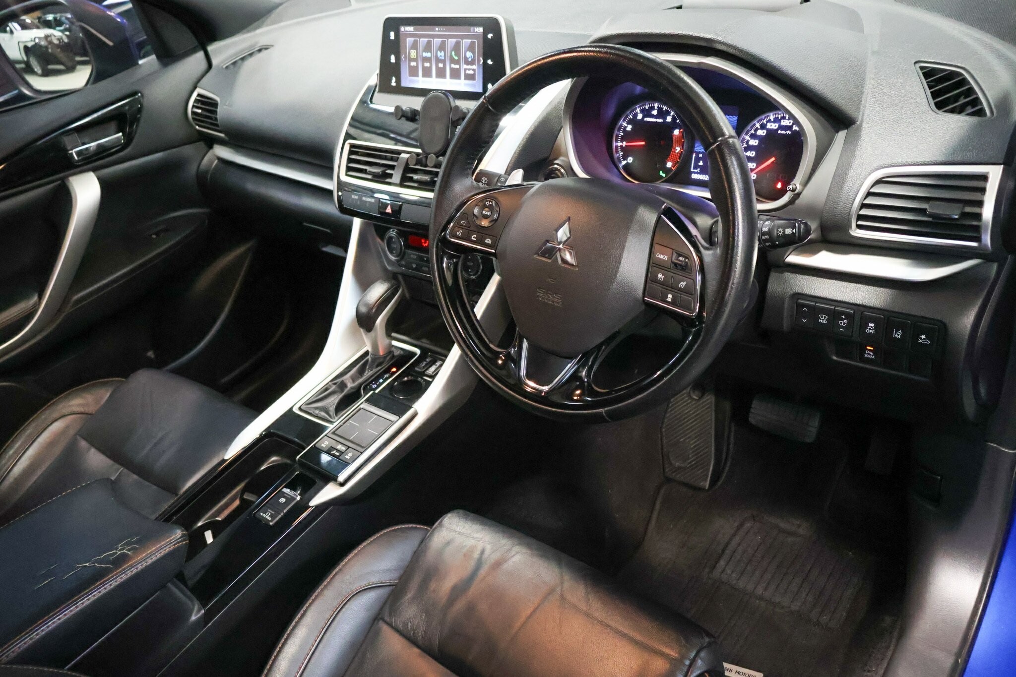 Mitsubishi Eclipse Cross image 4