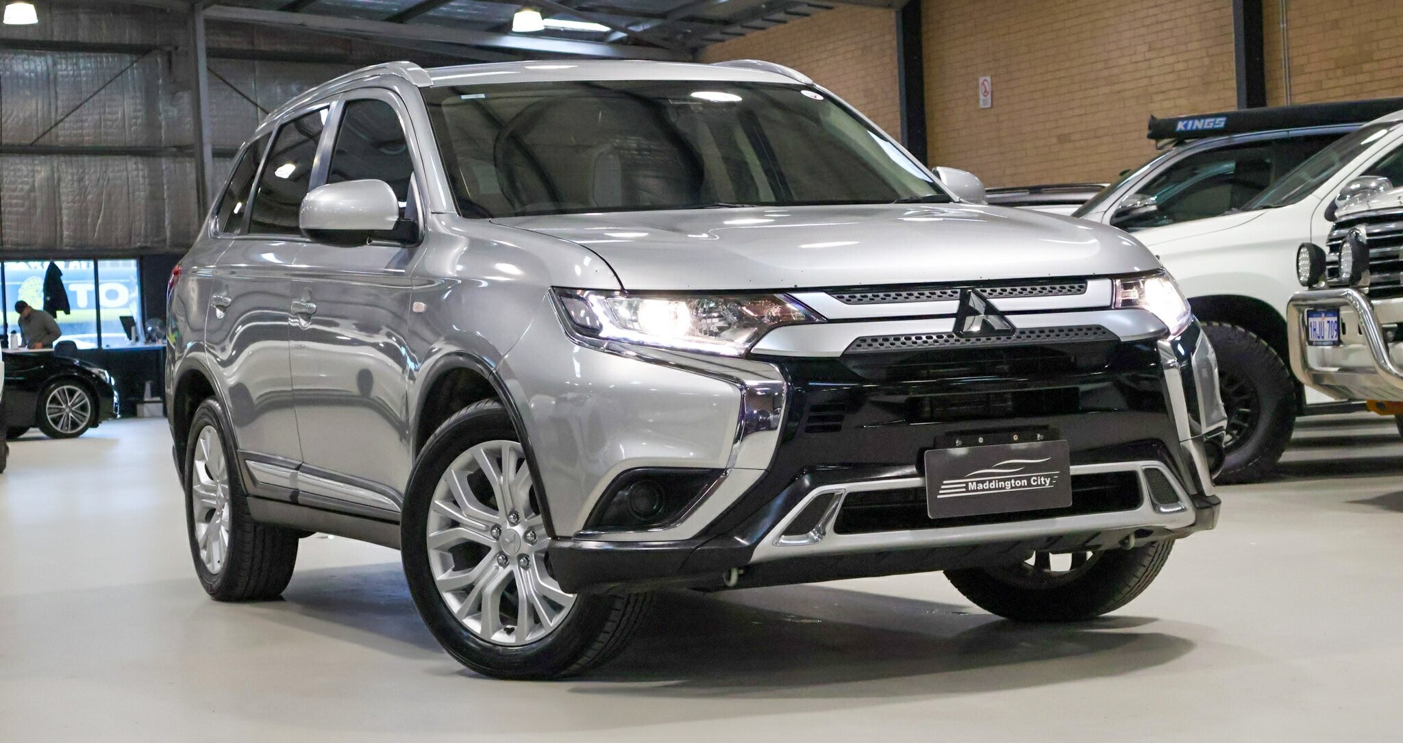 Mitsubishi Outlander image 1