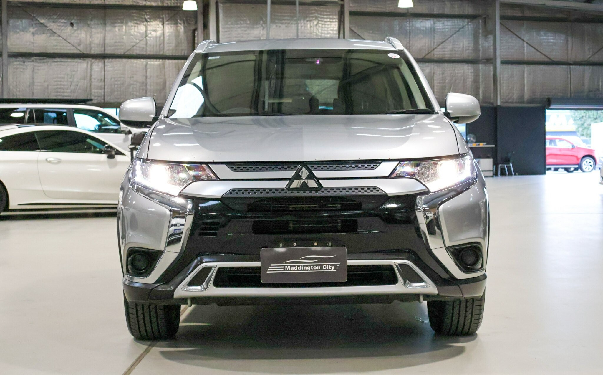 Mitsubishi Outlander image 2