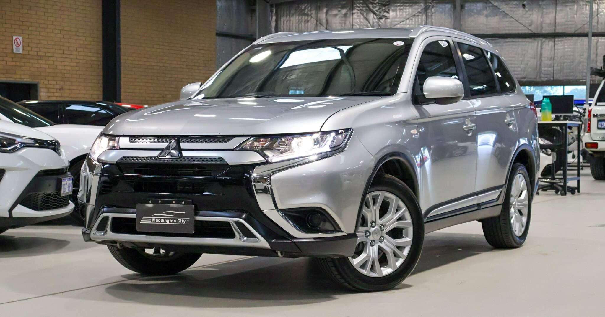 Mitsubishi Outlander image 3