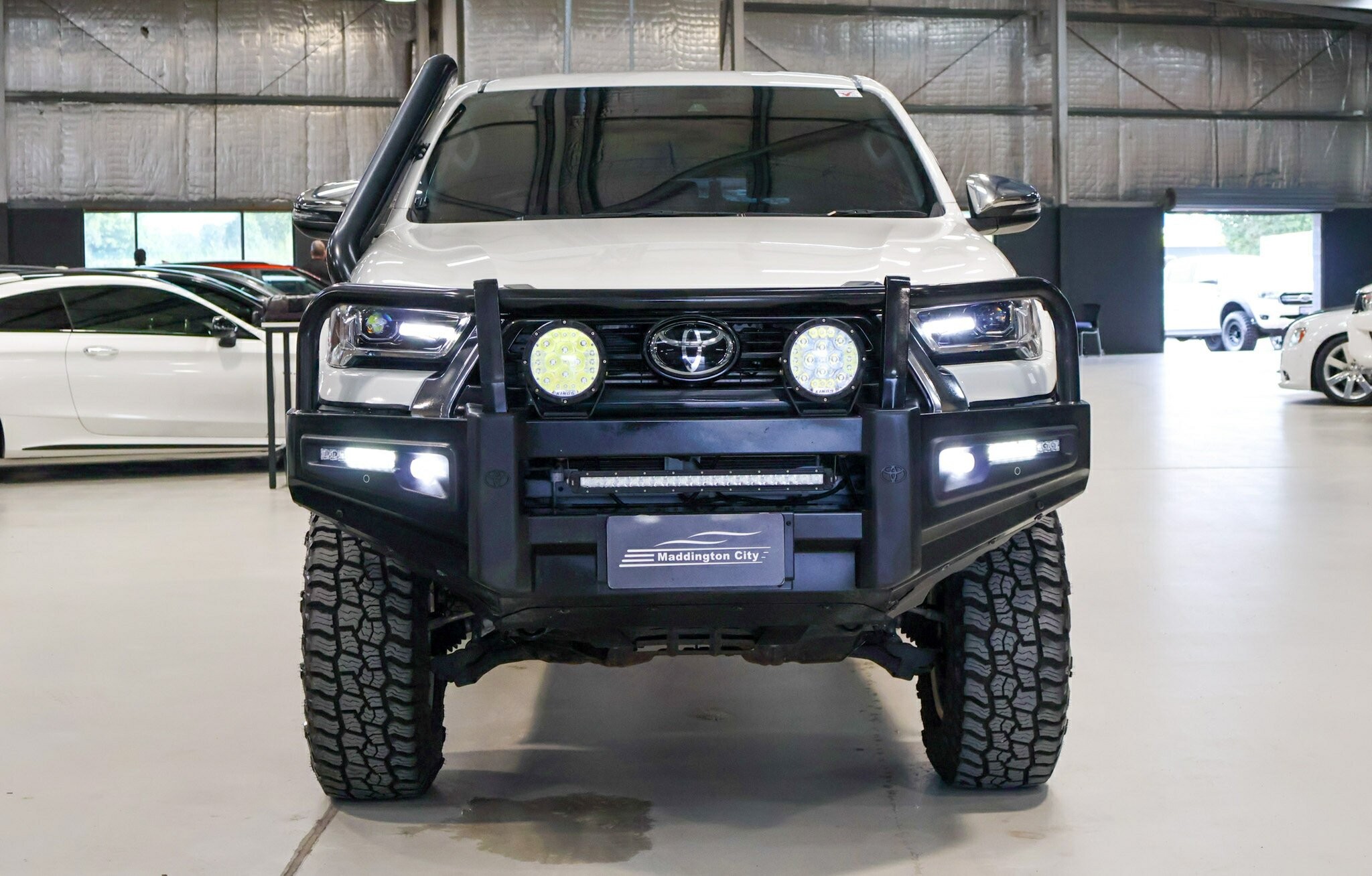 Toyota Hilux image 2