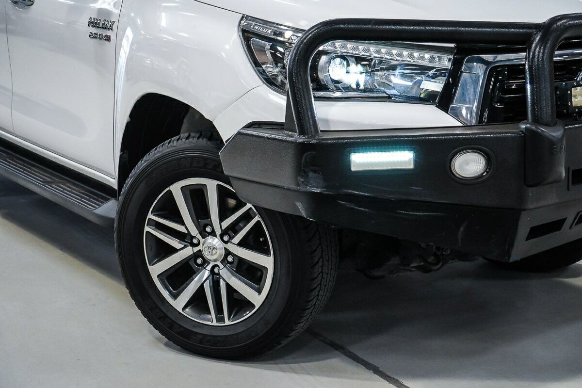 Toyota Hilux image 2