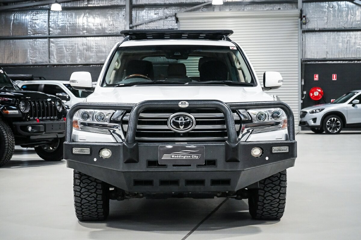 Toyota Landcruiser image 3