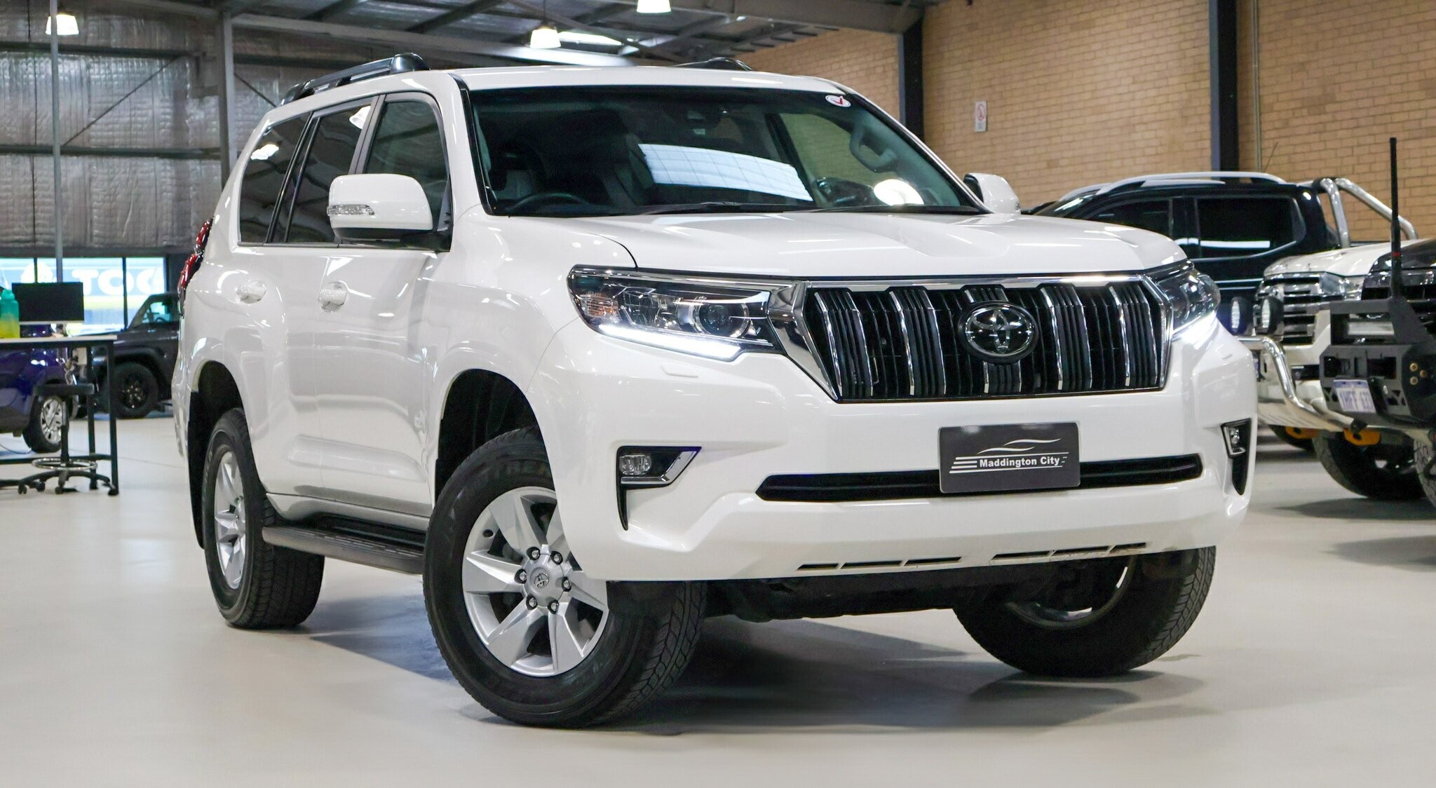 Toyota Landcruiser Prado image 1