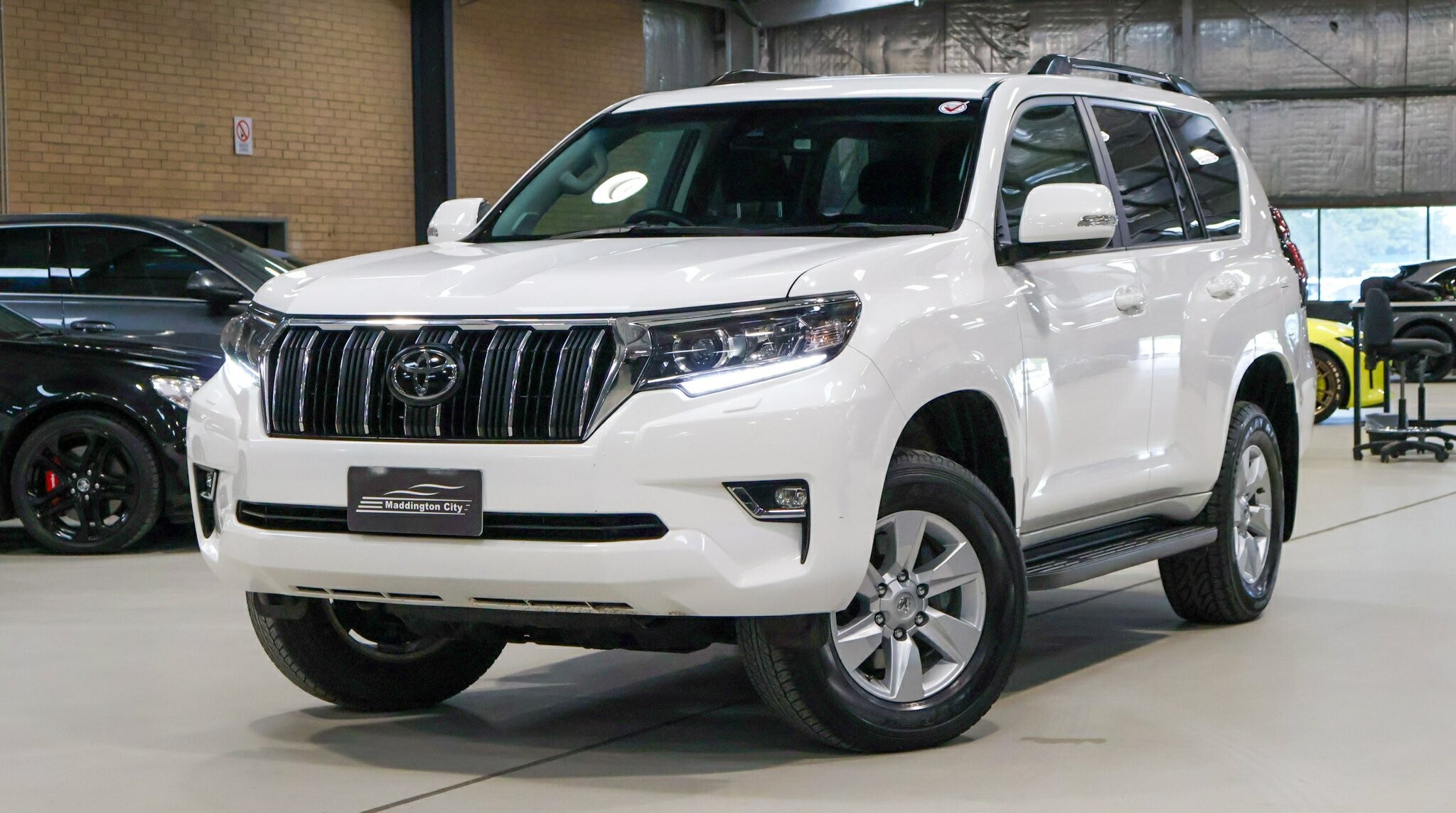 Toyota Landcruiser Prado image 3