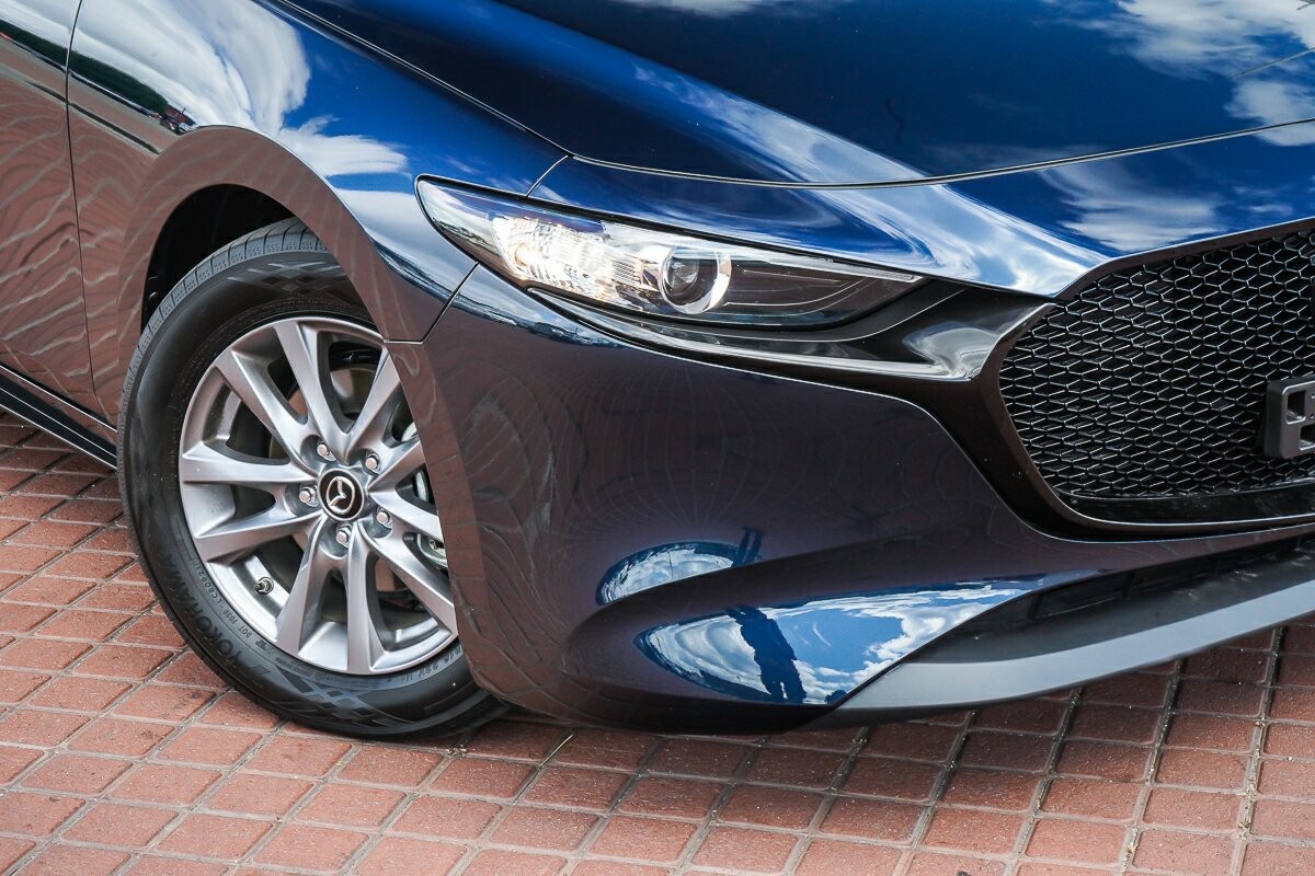 Mazda 3 image 2