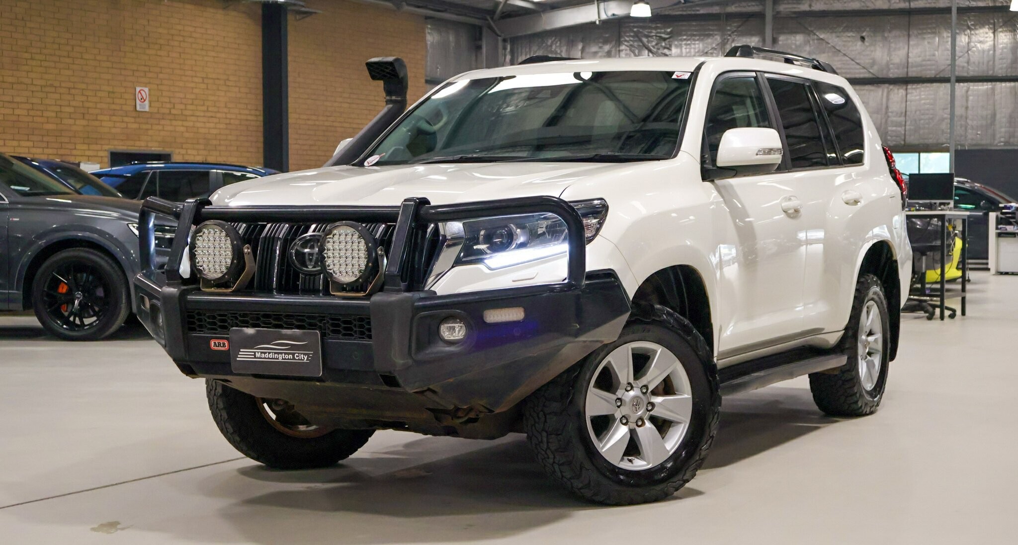 Toyota Landcruiser Prado image 3