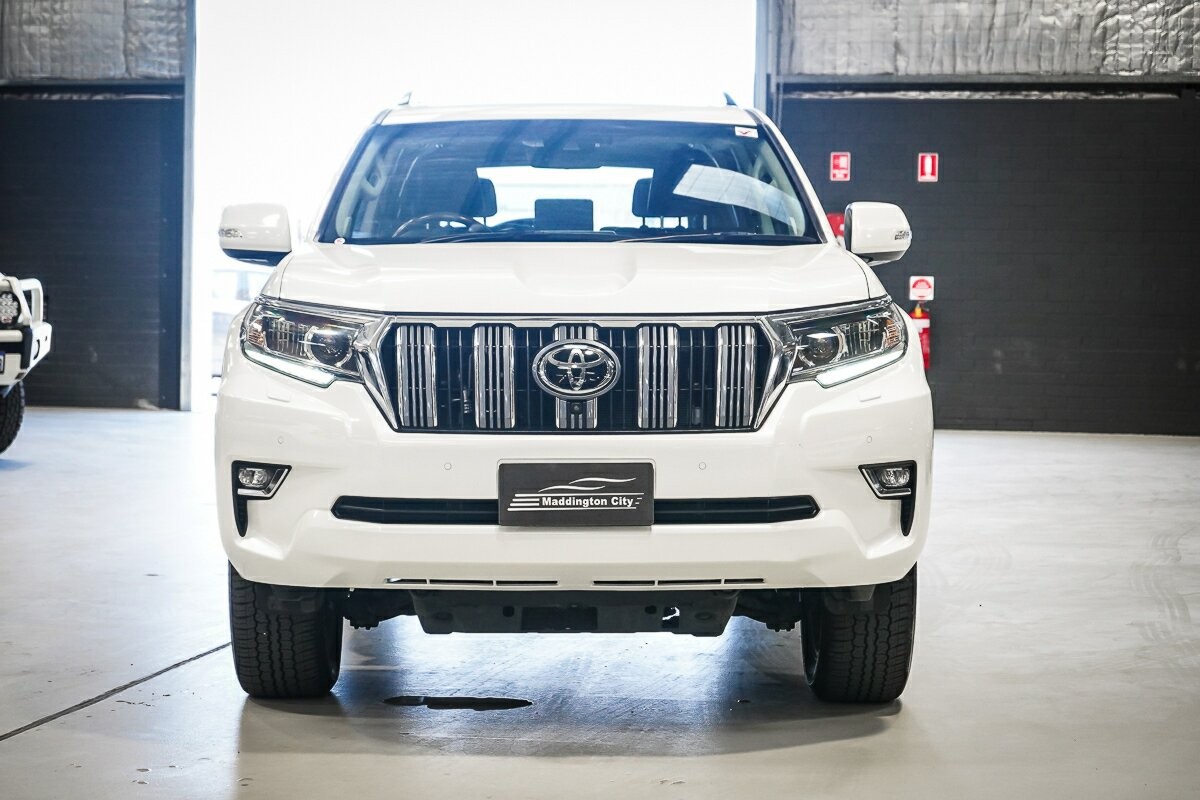 Toyota Landcruiser Prado image 3