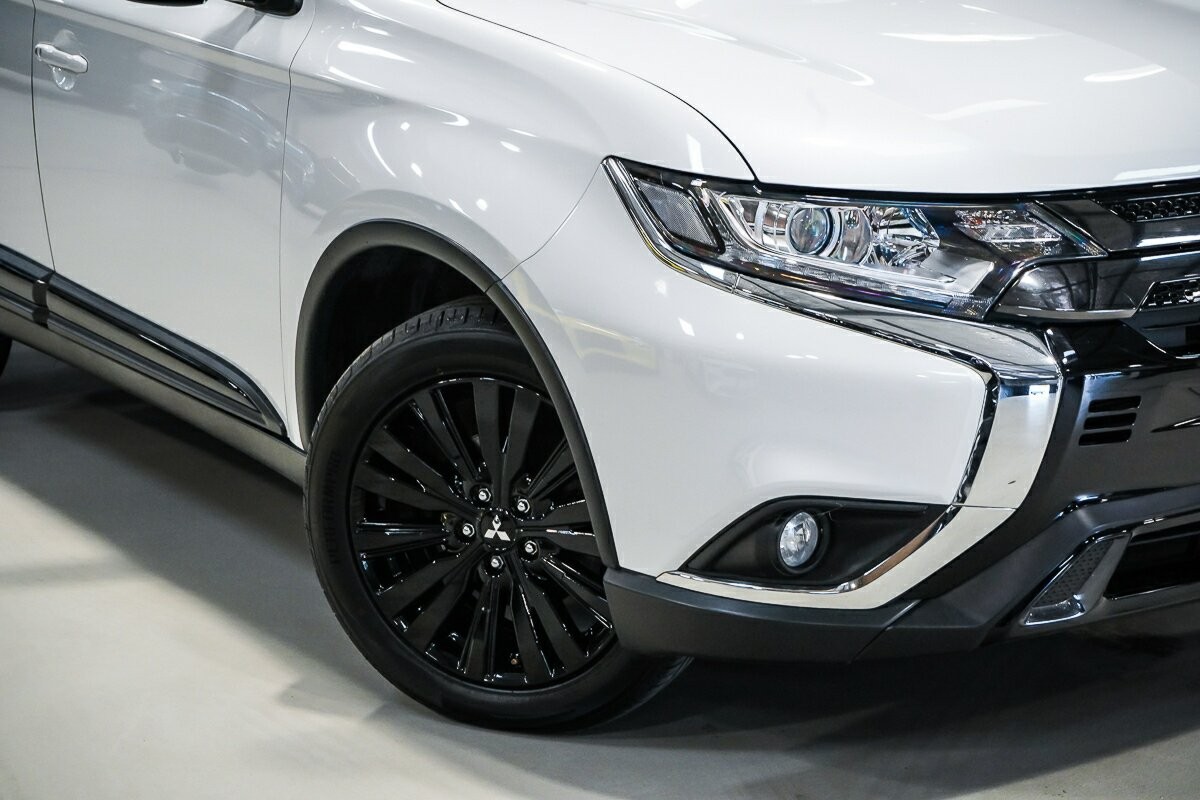 Mitsubishi Outlander image 2