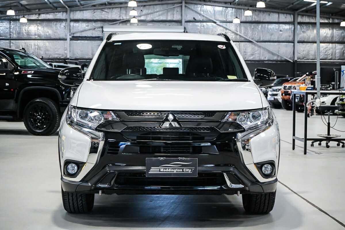 Mitsubishi Outlander image 4