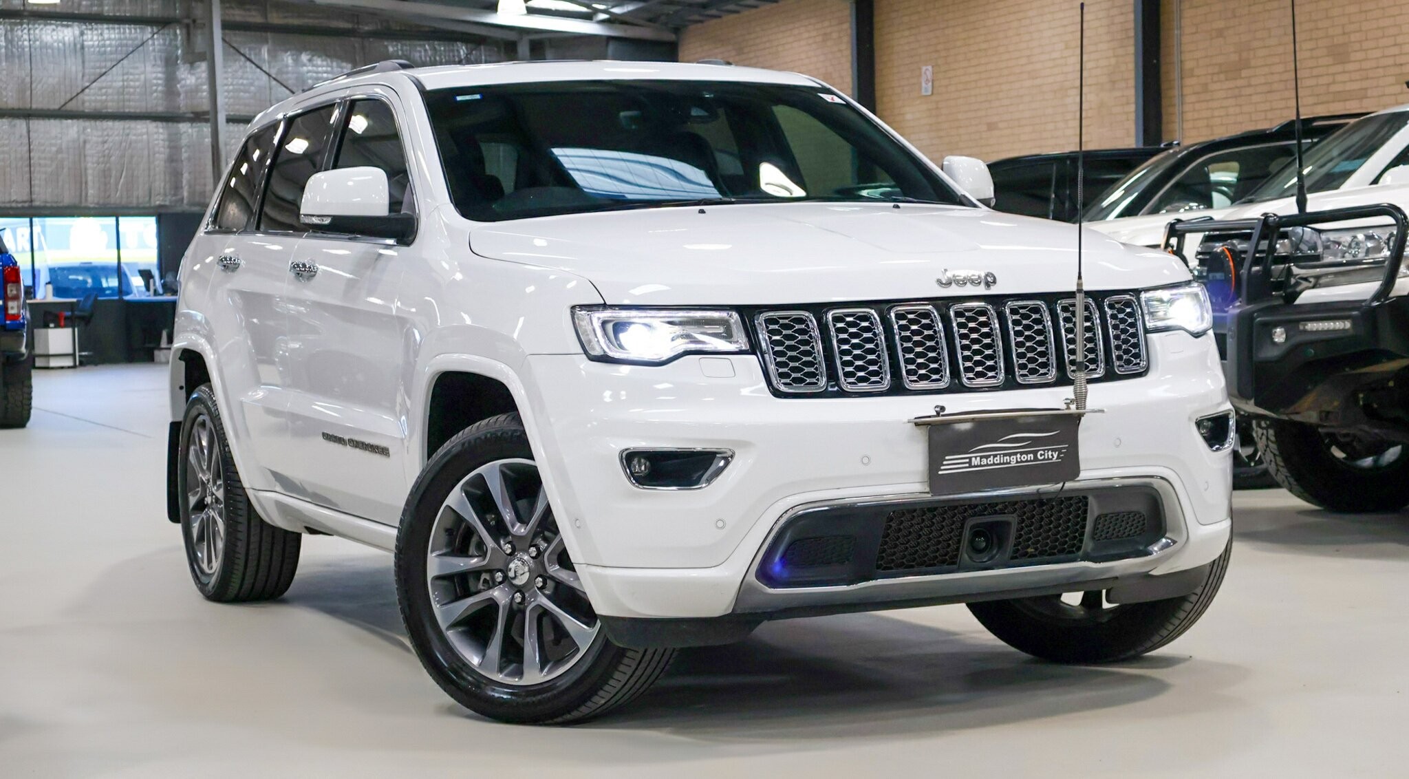 Jeep Grand Cherokee image 1