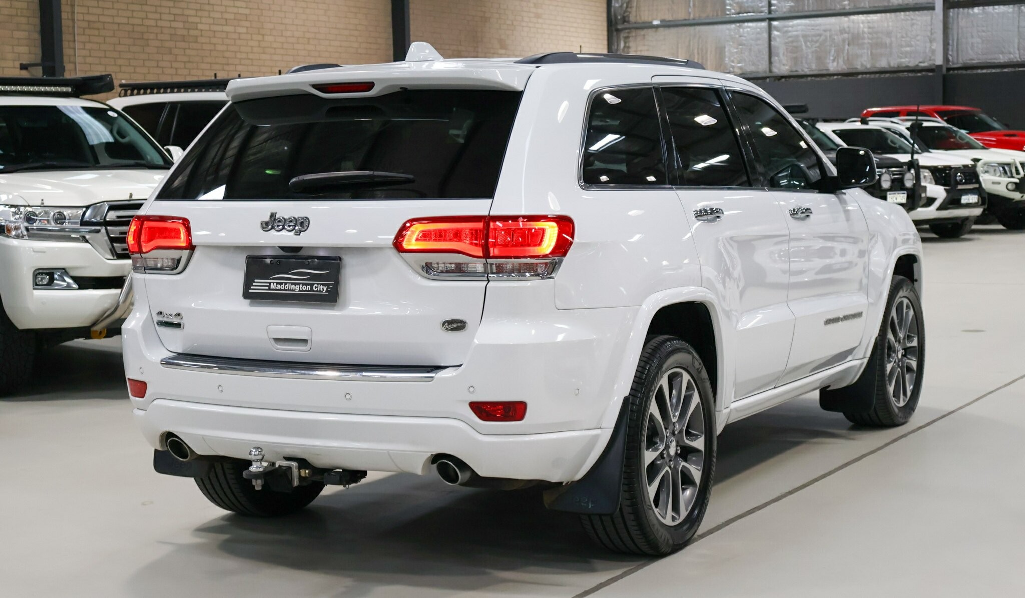 Jeep Grand Cherokee image 4