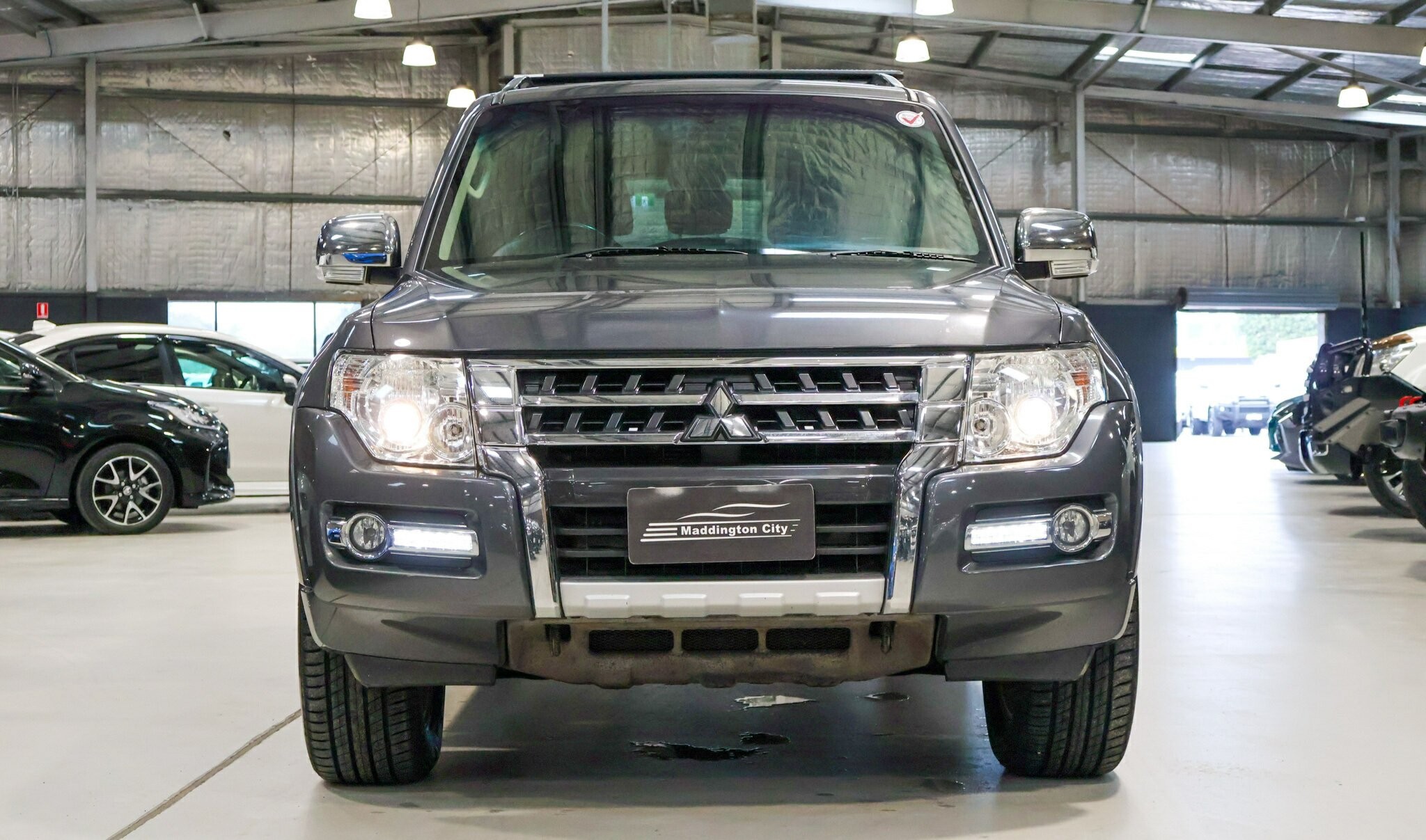 Mitsubishi Pajero image 2