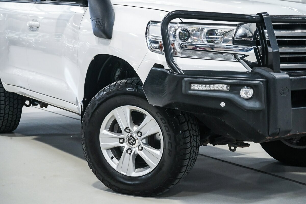 Toyota Landcruiser image 2