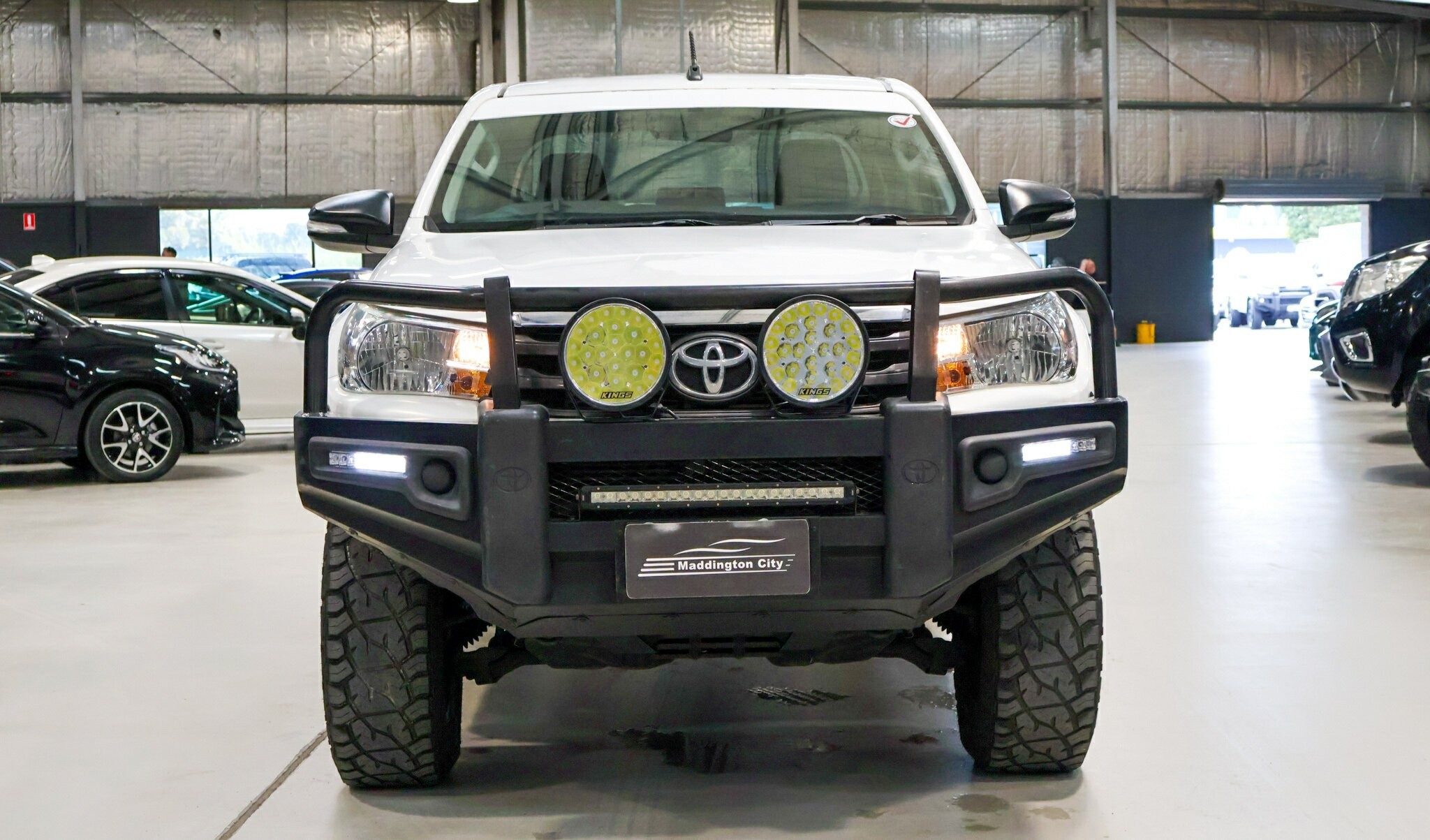 Toyota Hilux image 2