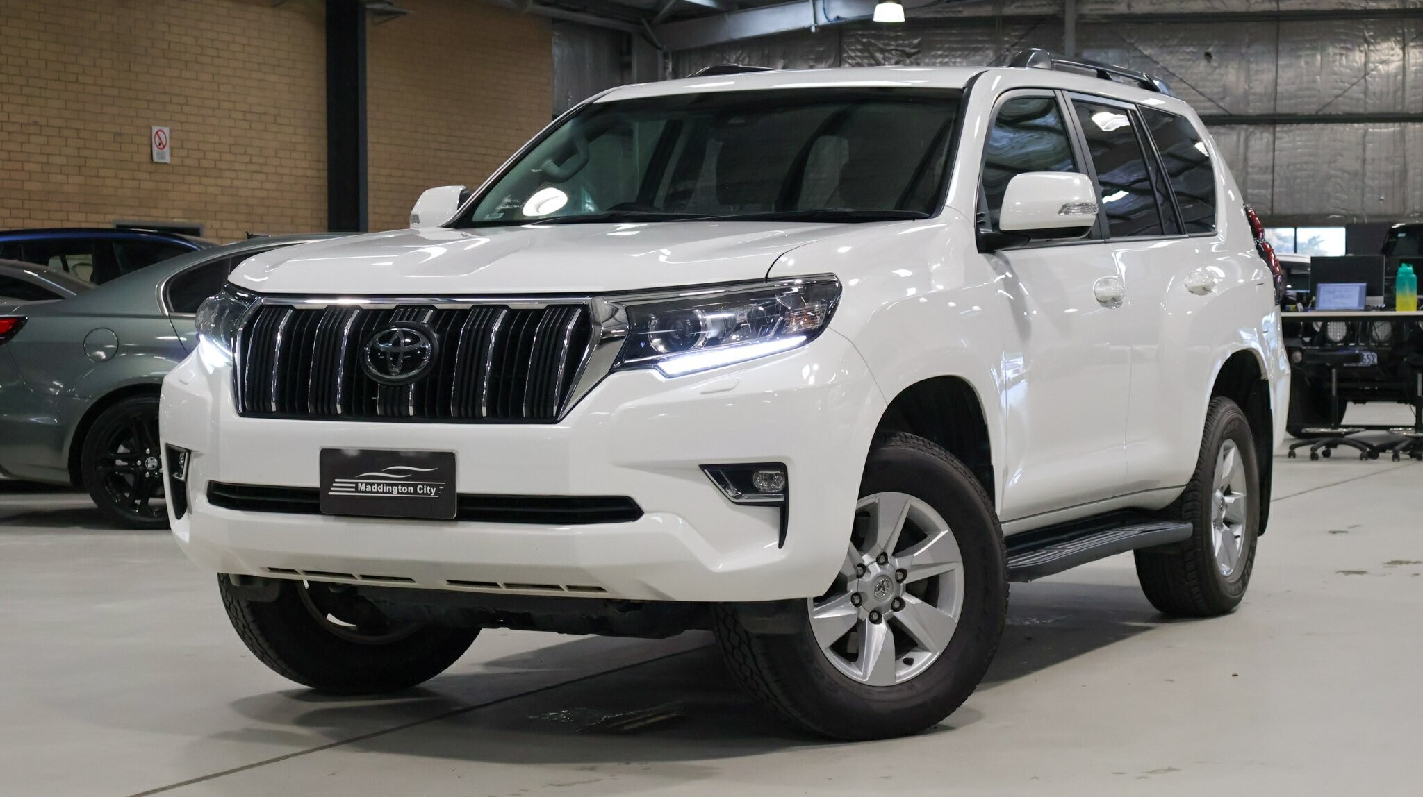 Toyota Landcruiser Prado image 3