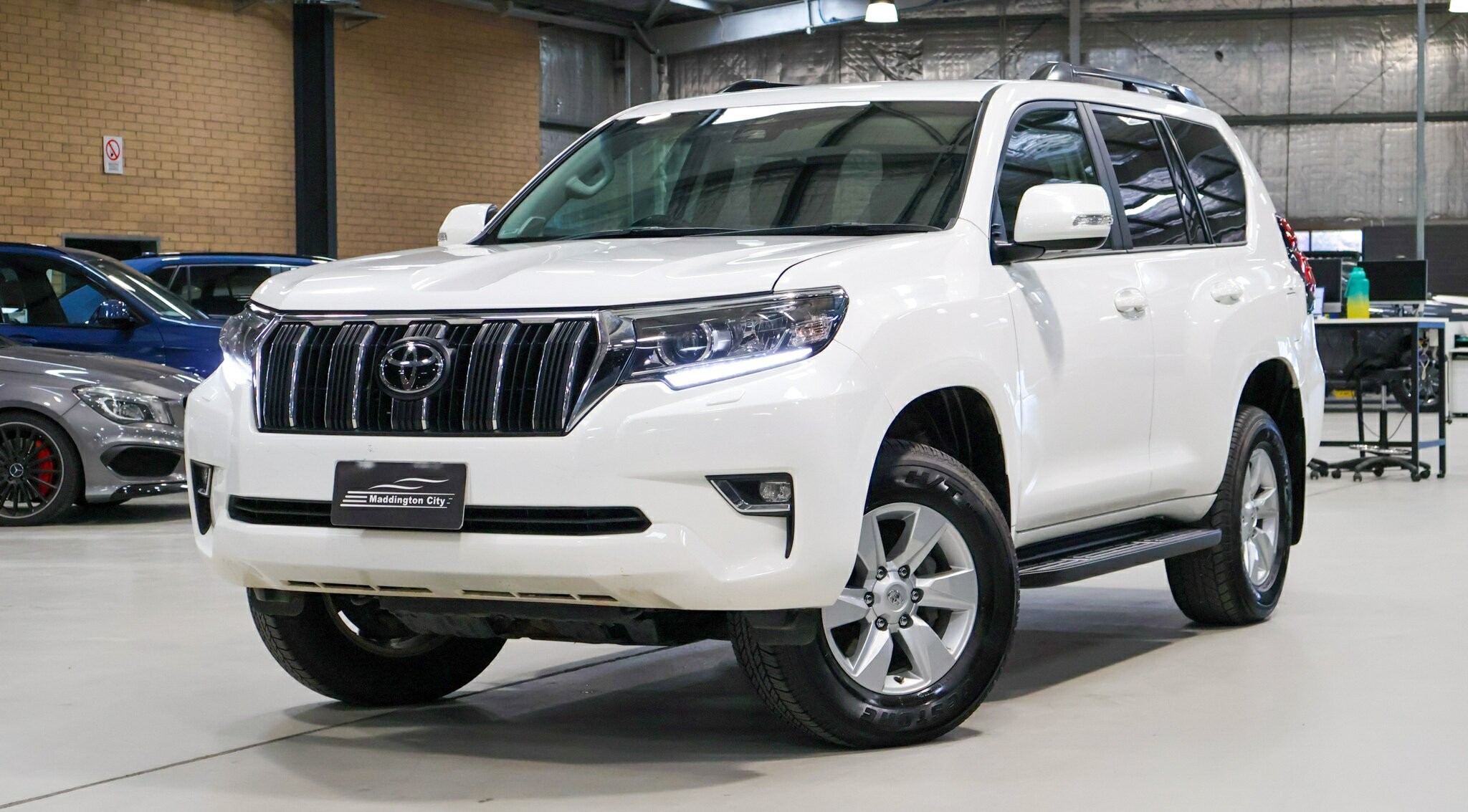 Toyota Landcruiser Prado image 3