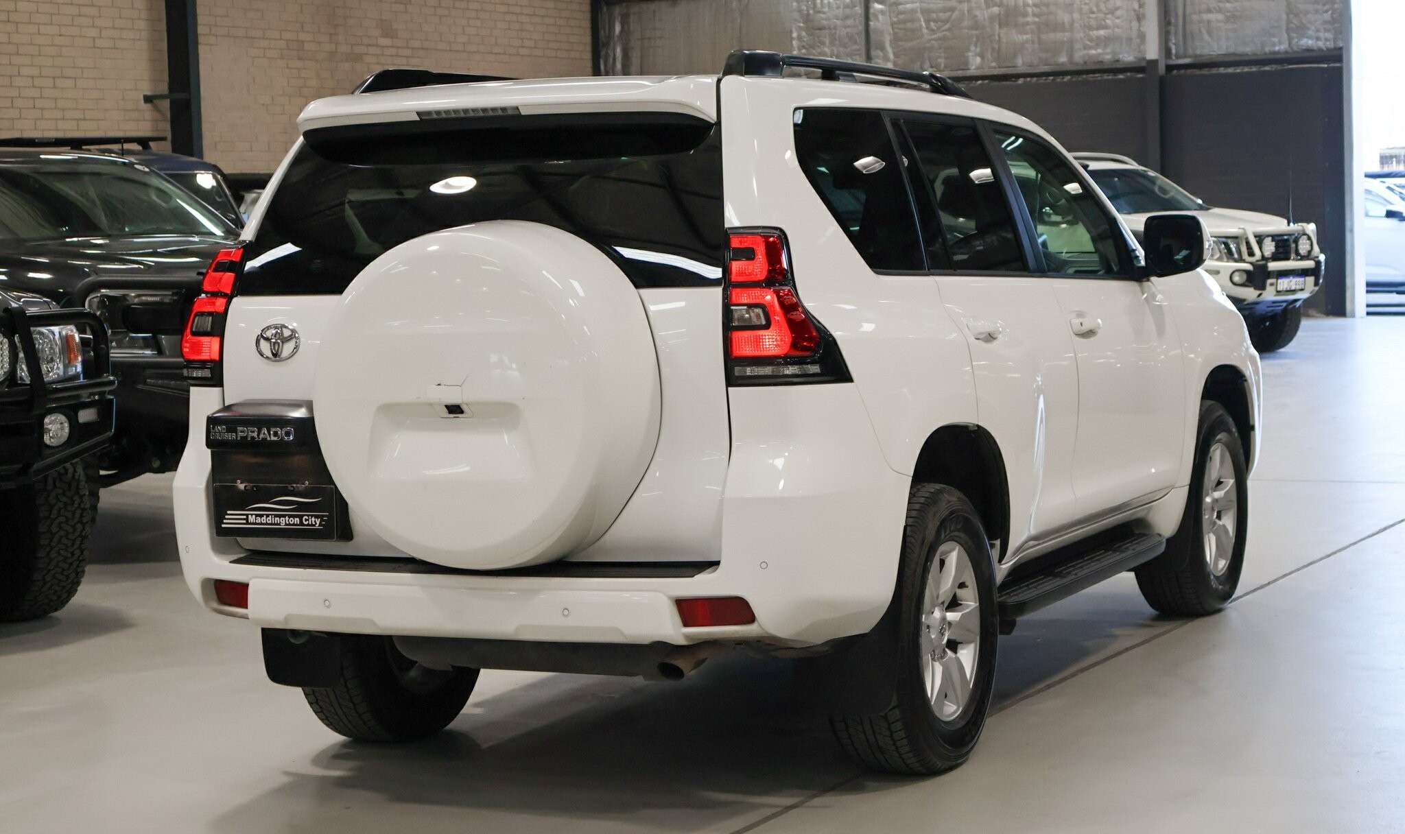 Toyota Landcruiser Prado image 4