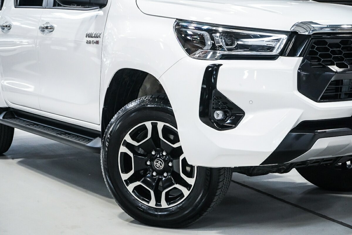 Toyota Hilux image 2