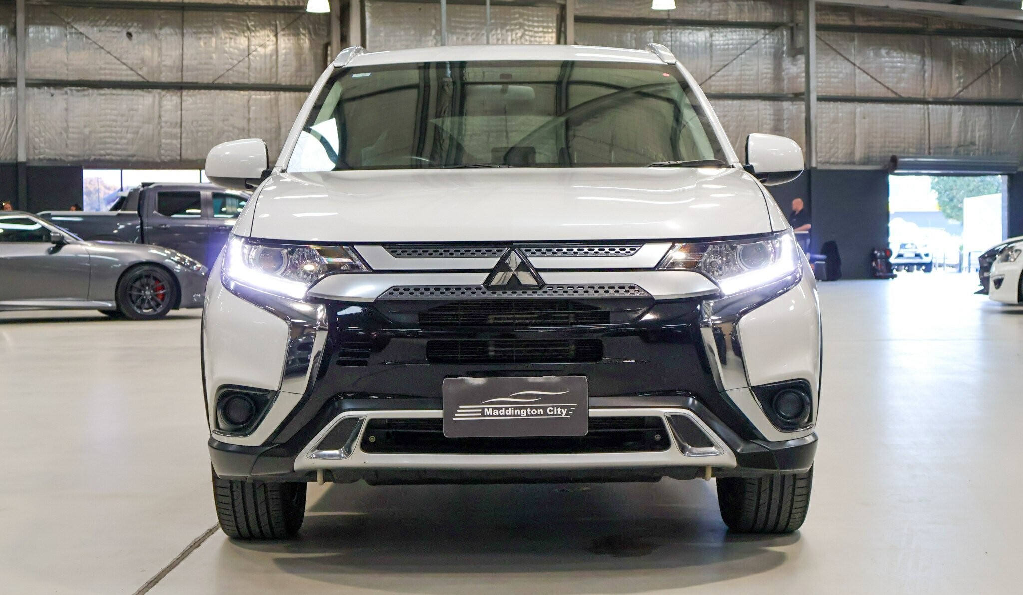 Mitsubishi Outlander image 2