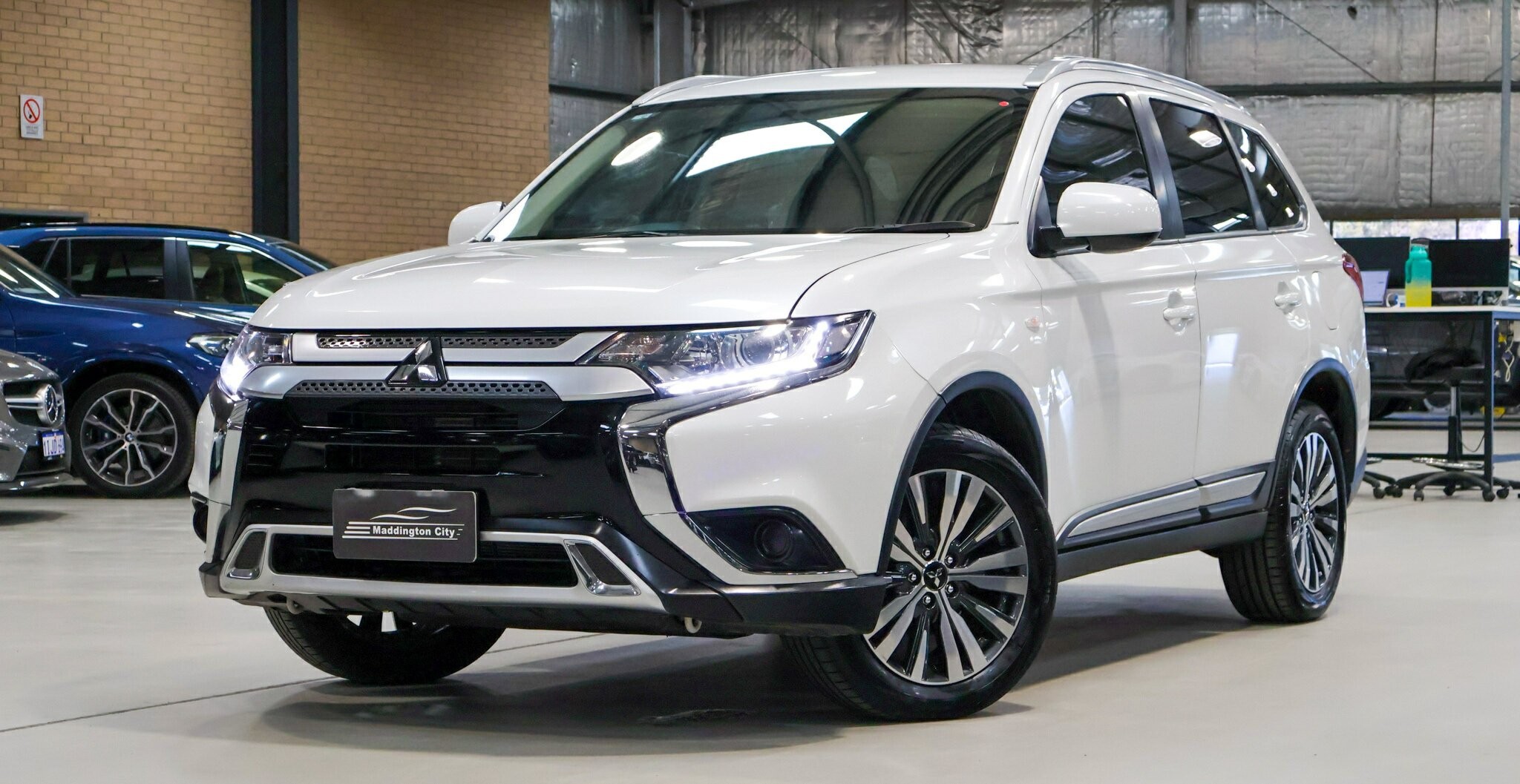 Mitsubishi Outlander image 3