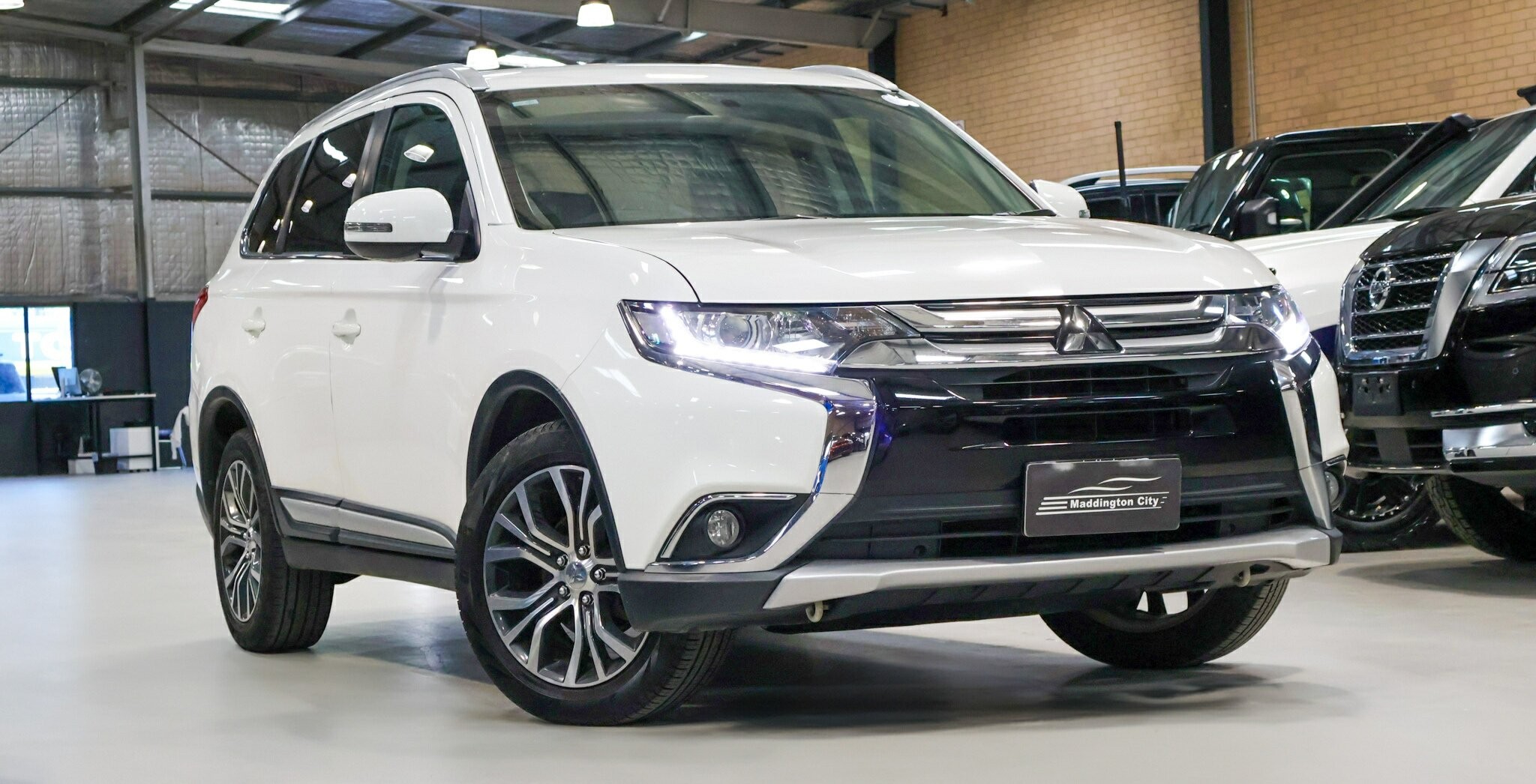 Mitsubishi Outlander image 1