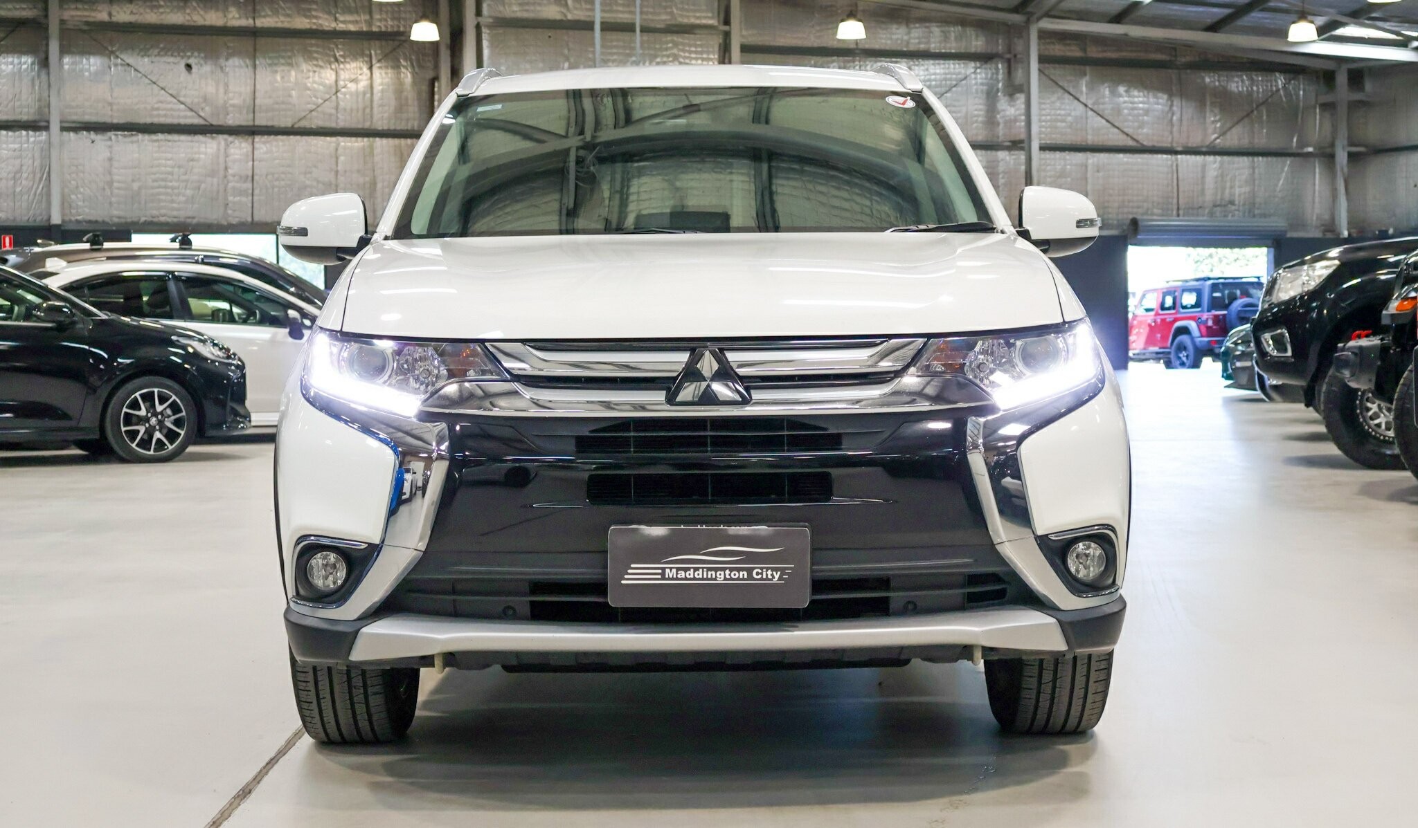 Mitsubishi Outlander image 2