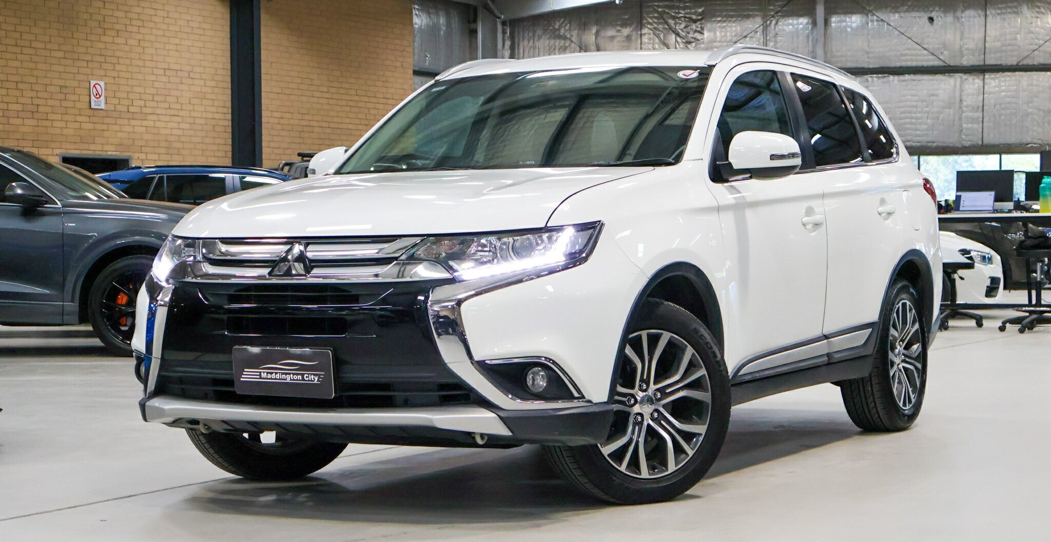 Mitsubishi Outlander image 3