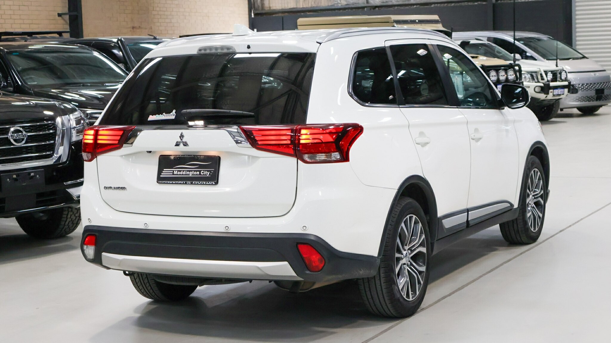 Mitsubishi Outlander image 4