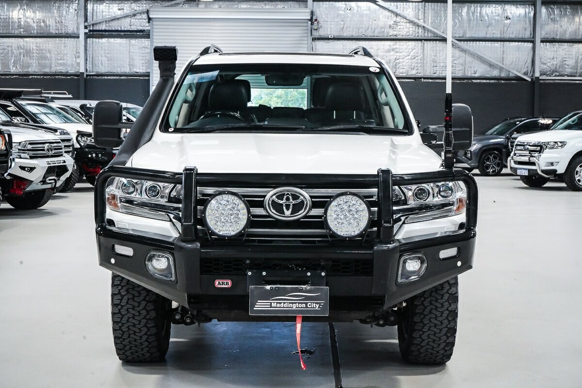 Toyota Landcruiser image 3