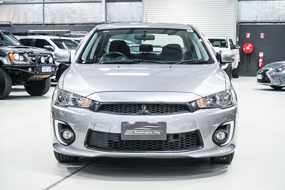 Mitsubishi Lancer image 3