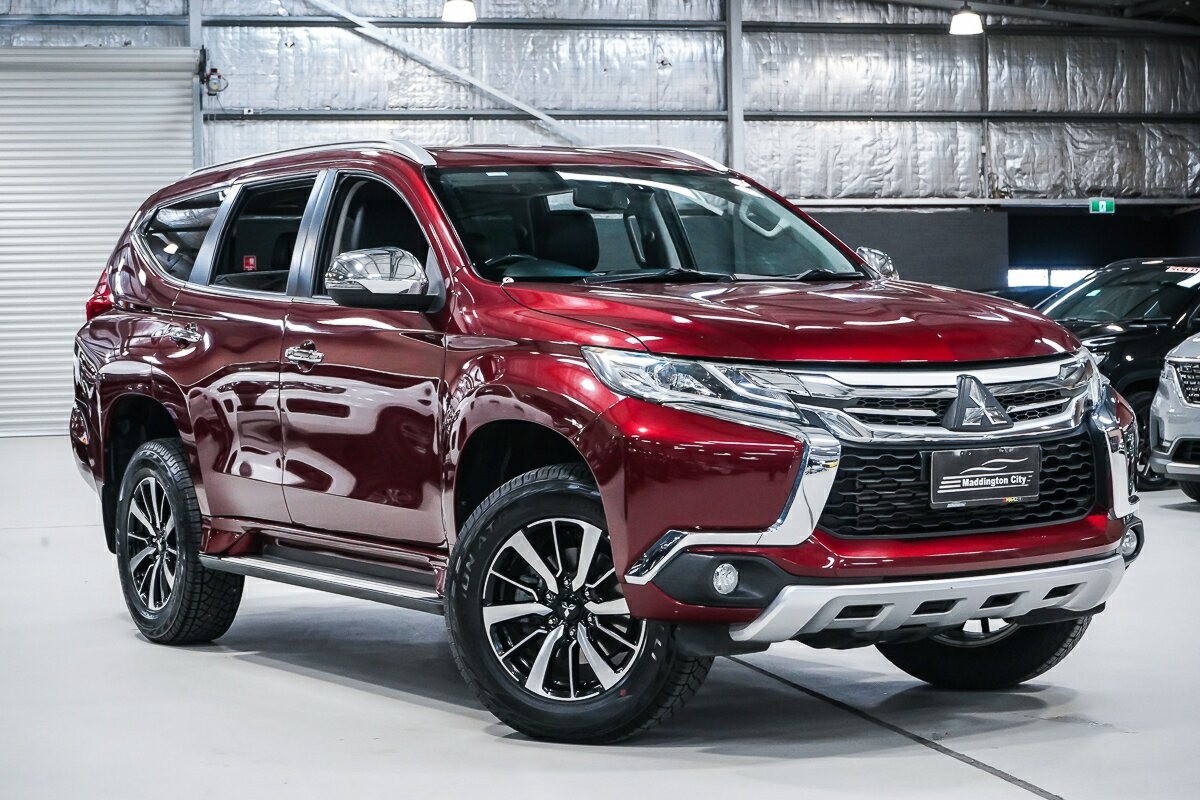 Mitsubishi Pajero Sport image 1