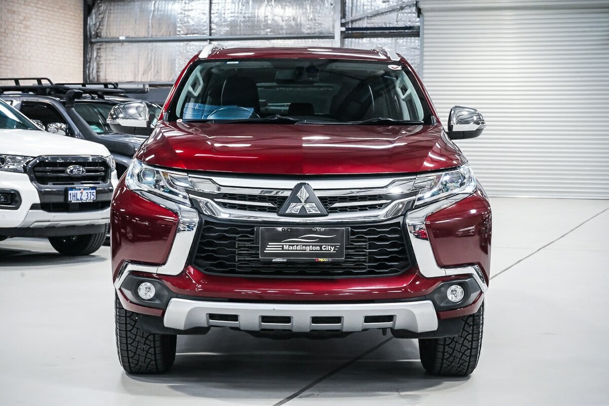 Mitsubishi Pajero Sport image 3