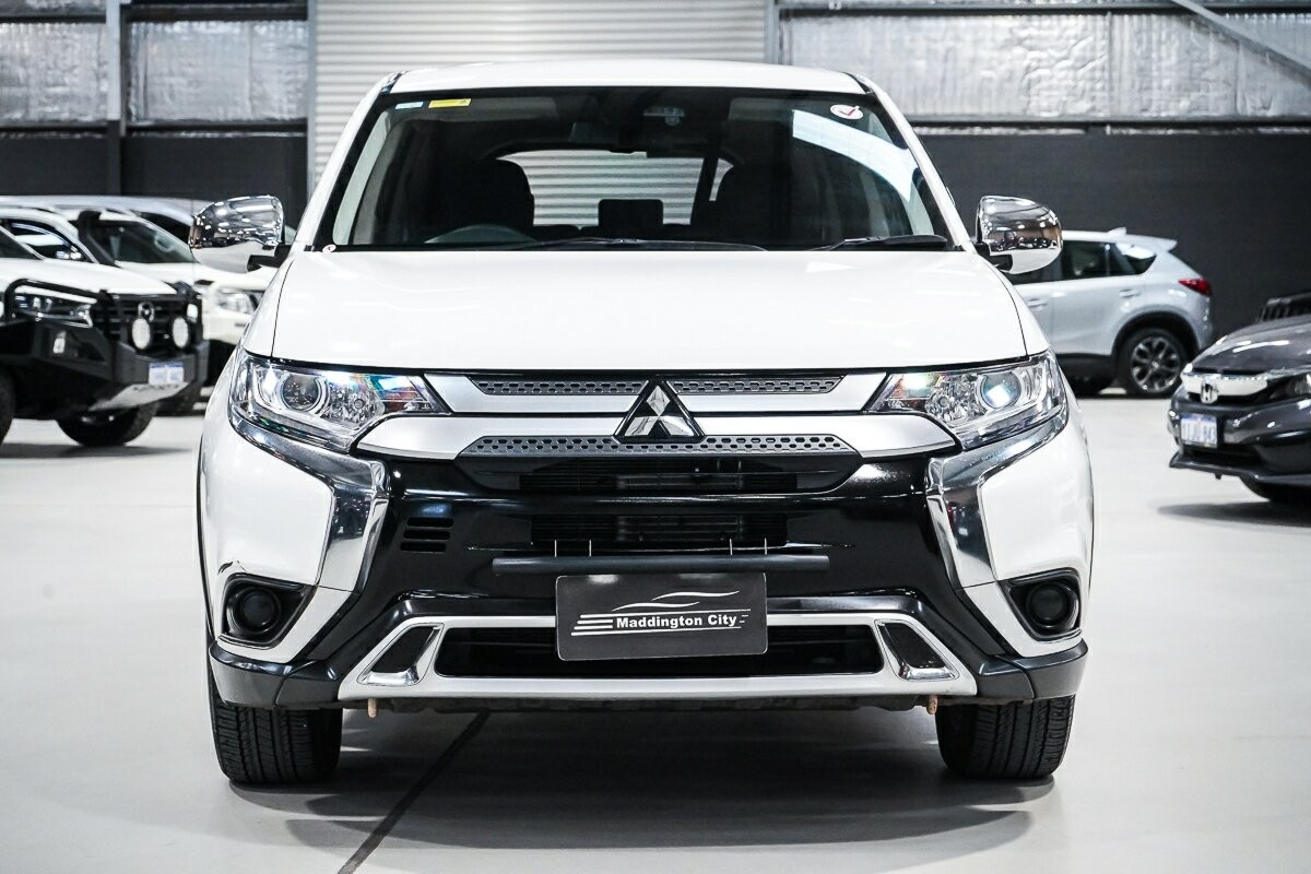 Mitsubishi Outlander image 3