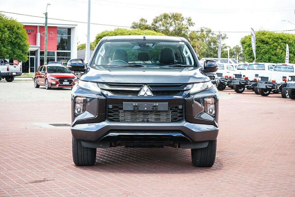 Mitsubishi Triton image 4