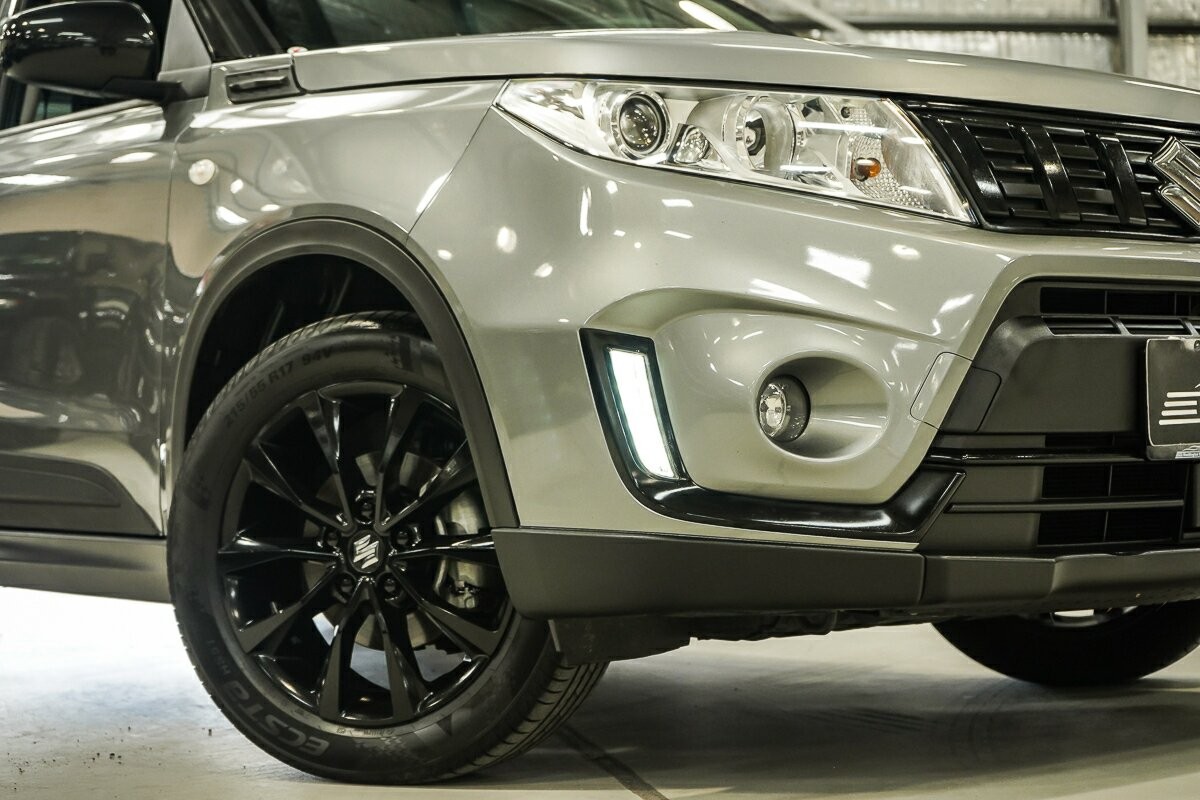 Suzuki Vitara image 2