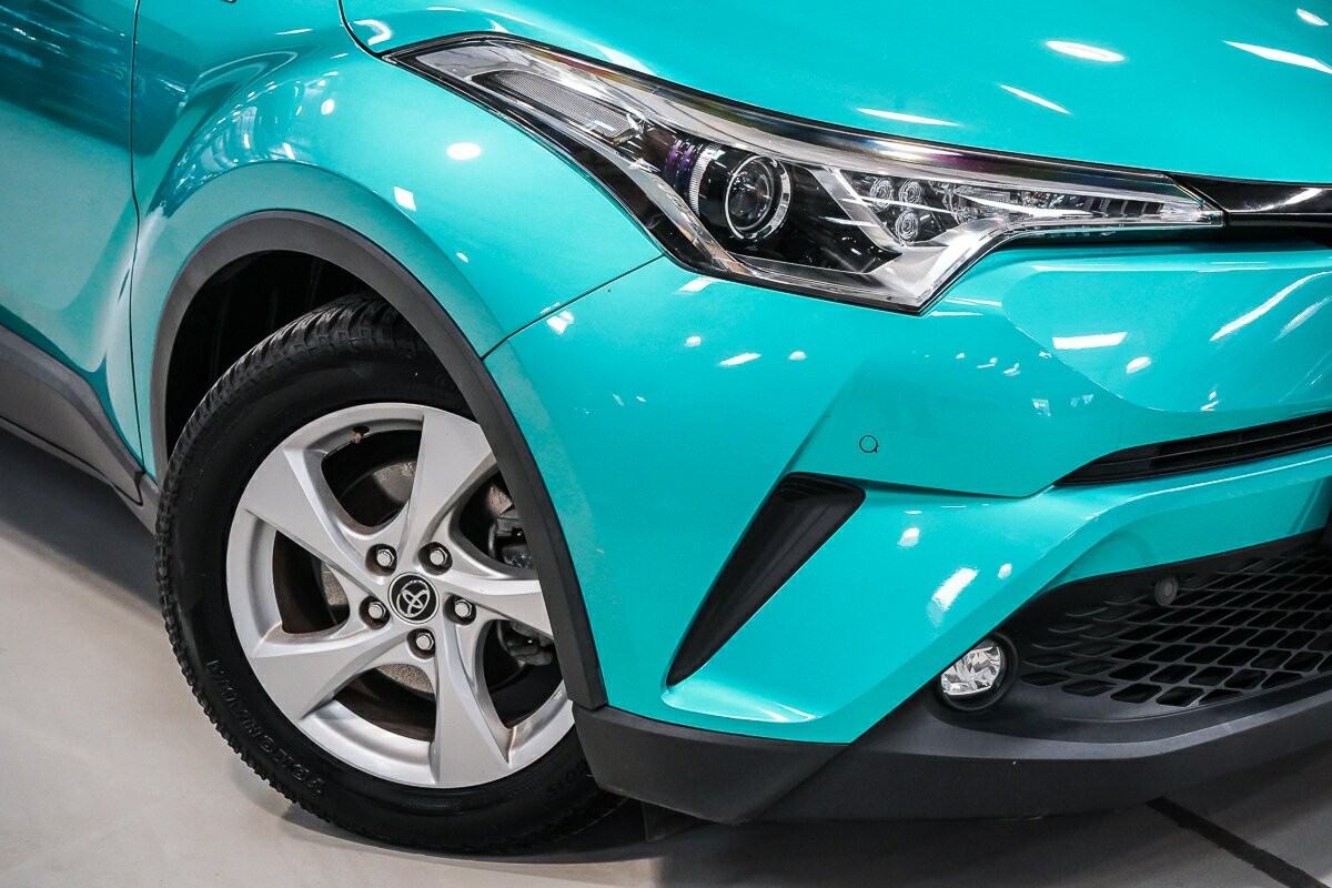 Toyota C-hr image 2