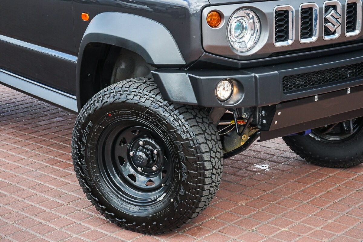 Suzuki Jimny image 2