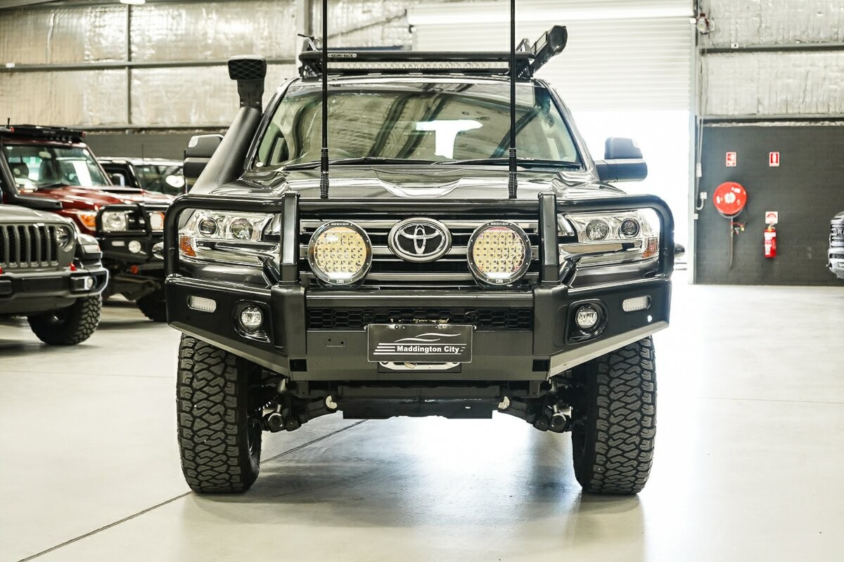 Toyota Landcruiser image 3