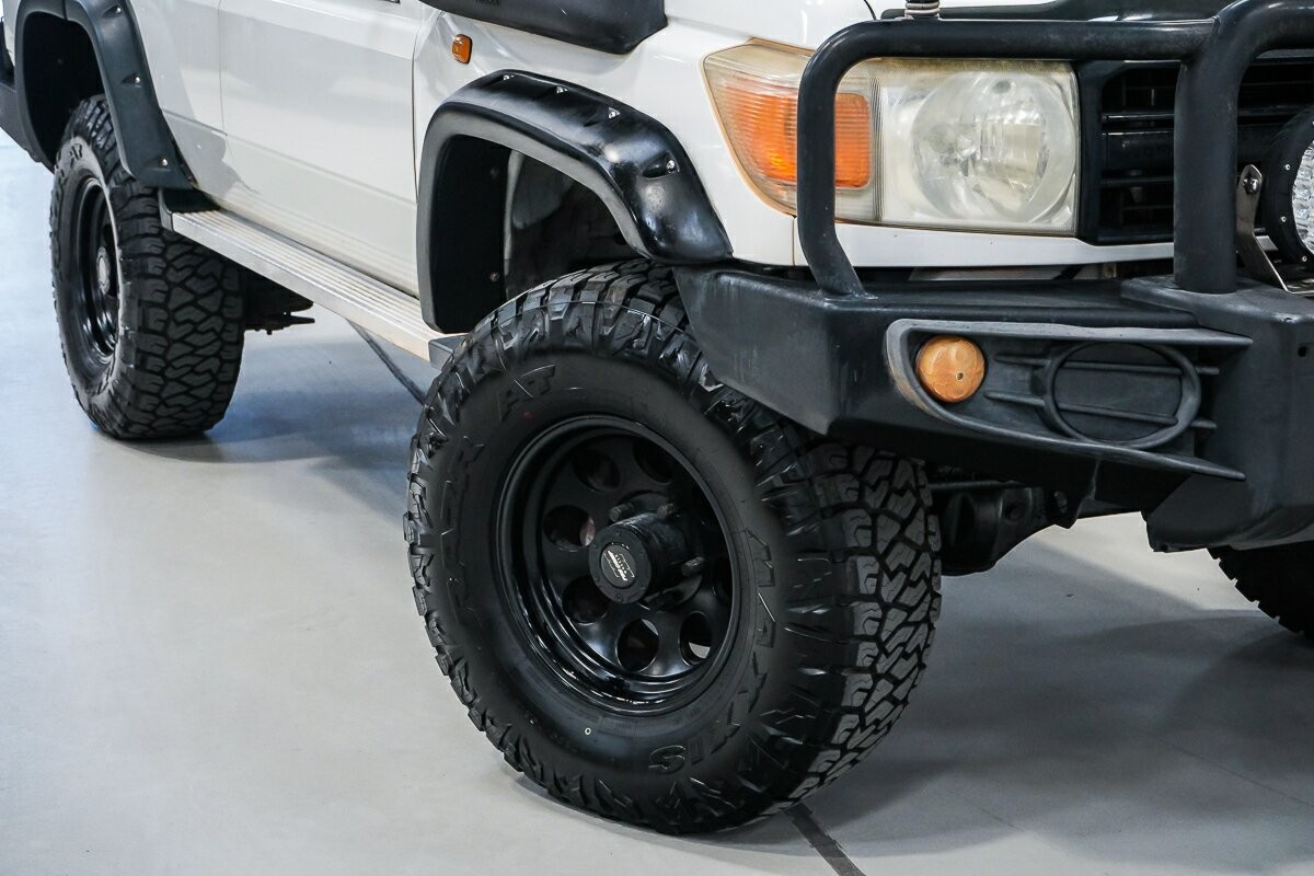 Toyota Landcruiser image 2