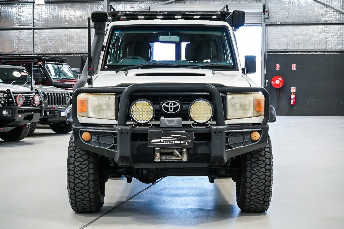 Toyota Landcruiser image 3