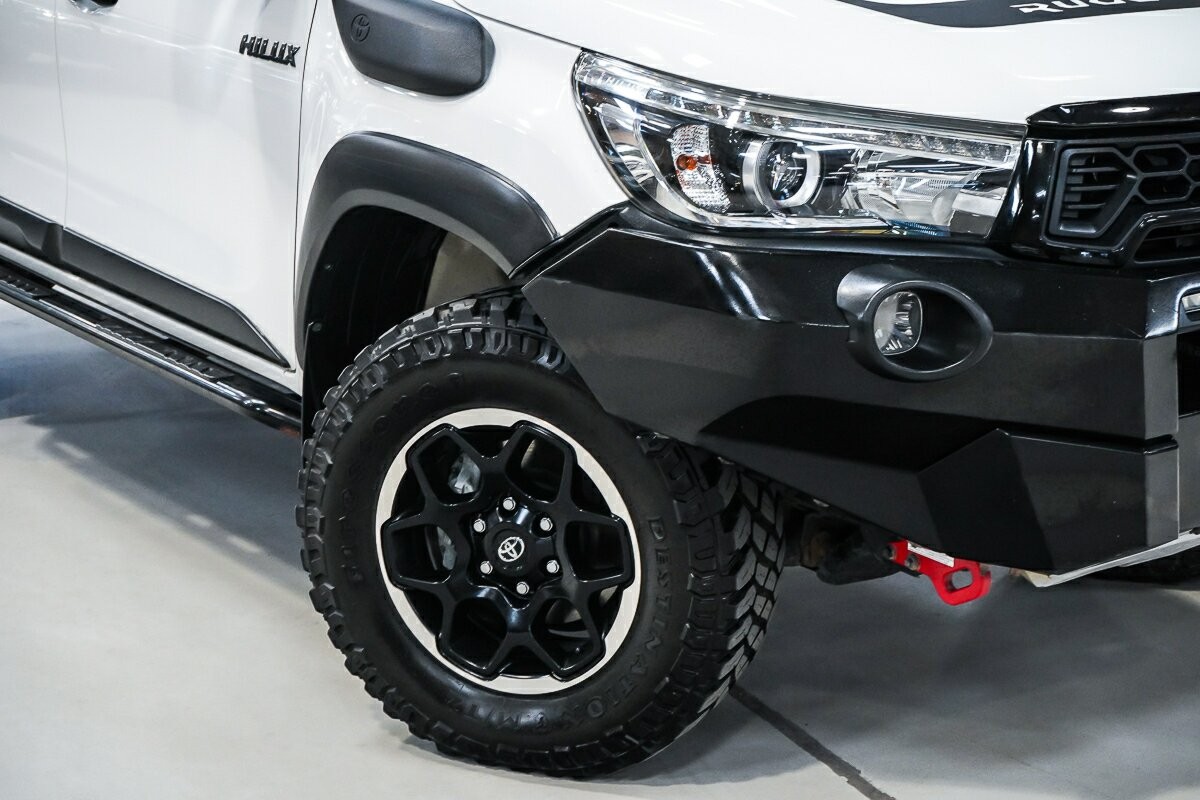 Toyota Hilux image 2