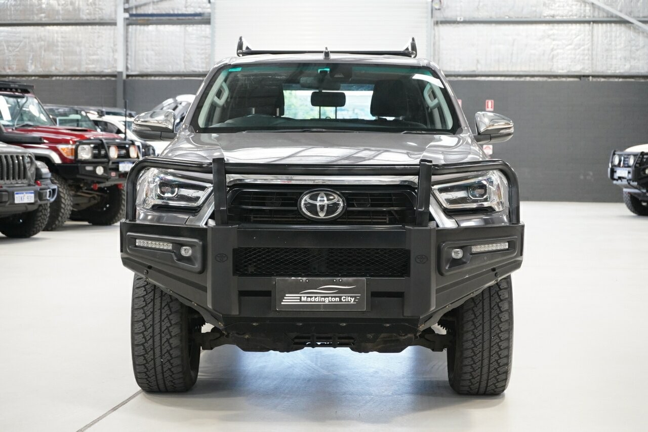 Toyota Hilux image 4