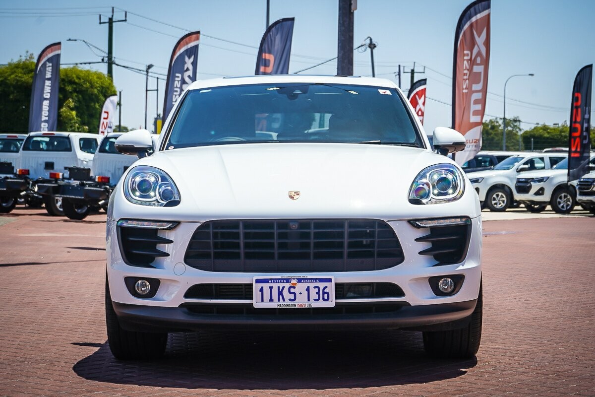 Porsche Macan image 2