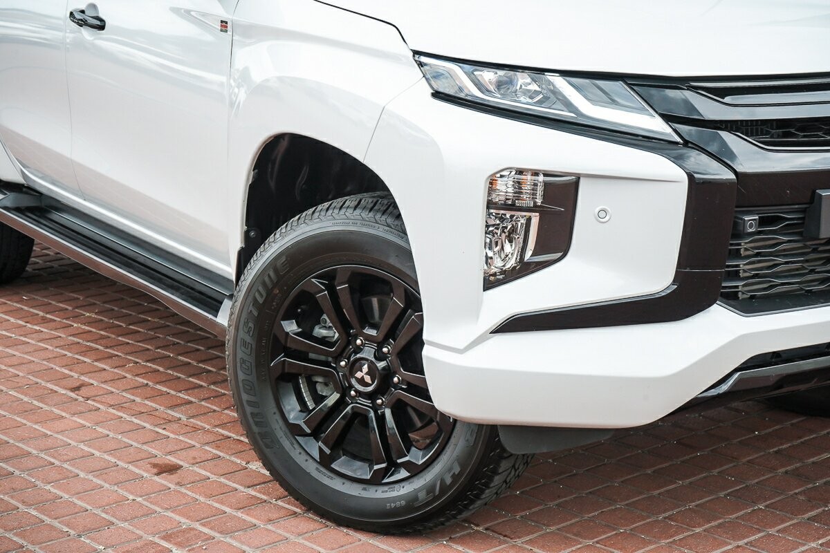 Mitsubishi Triton image 2