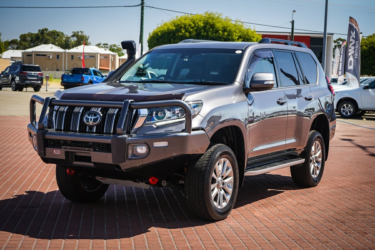 Toyota Landcruiser Prado image 3