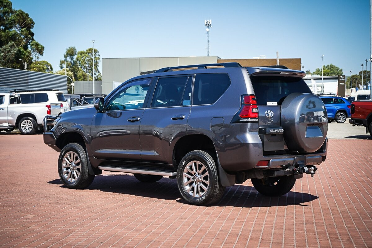 Toyota Landcruiser Prado image 4