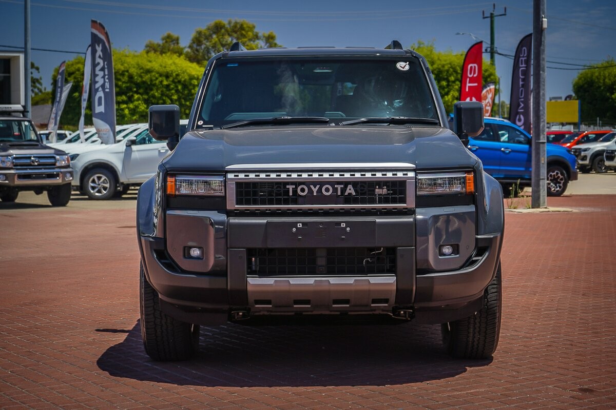 Toyota Landcruiser Prado image 2