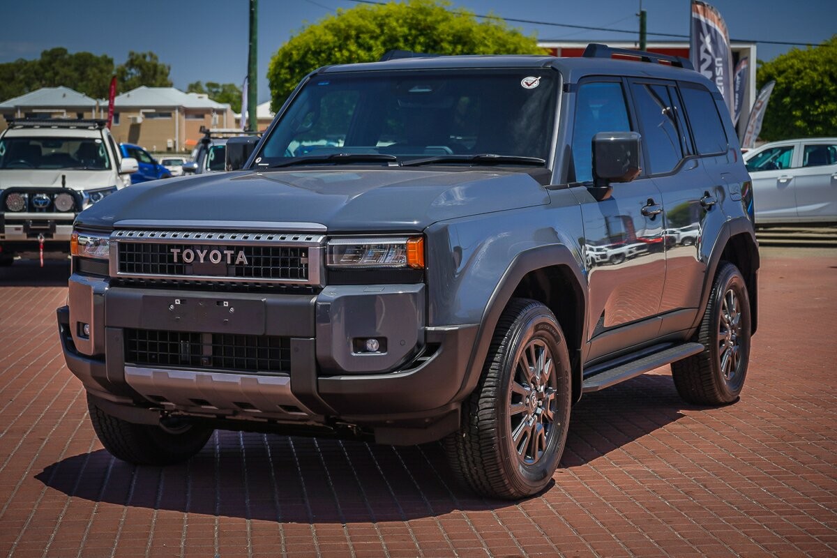 Toyota Landcruiser Prado image 3