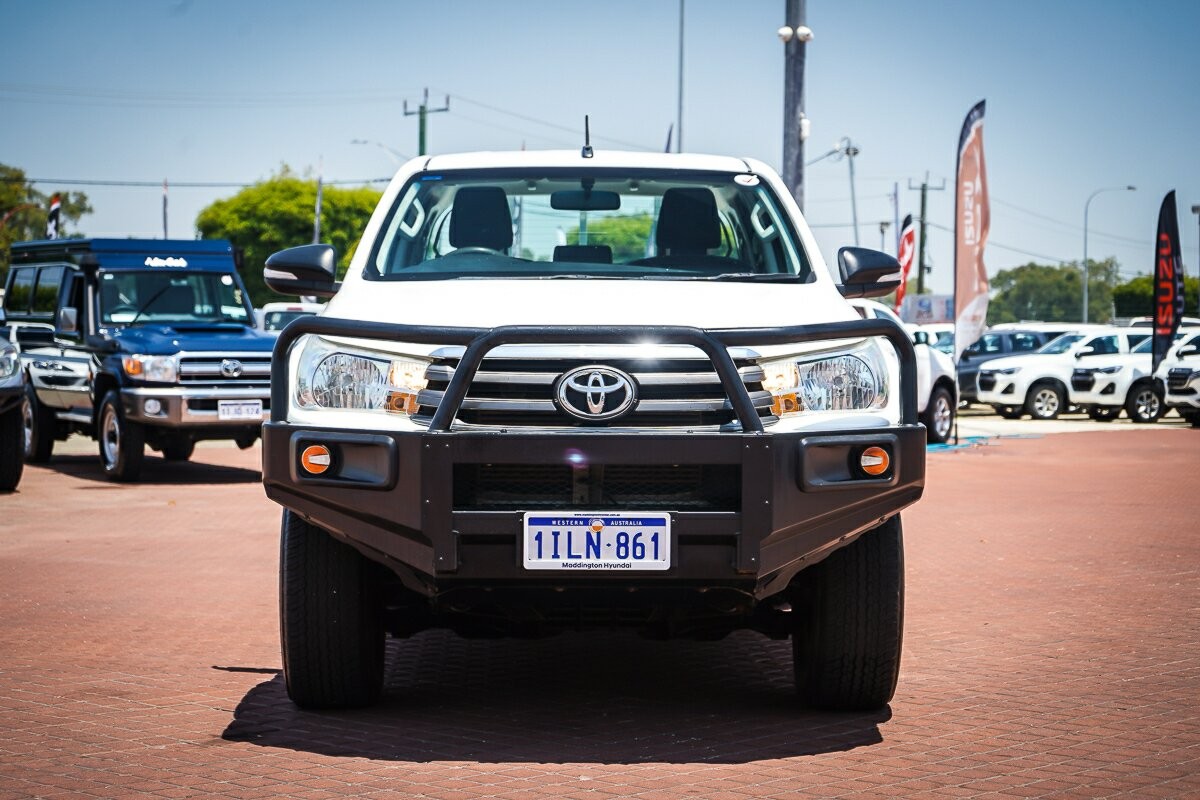 Toyota Hilux image 3